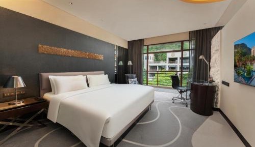 King Bed Room with Balcony, Courtyard View
