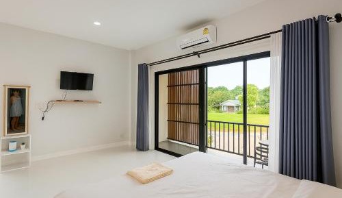 Bungalow with Garden View