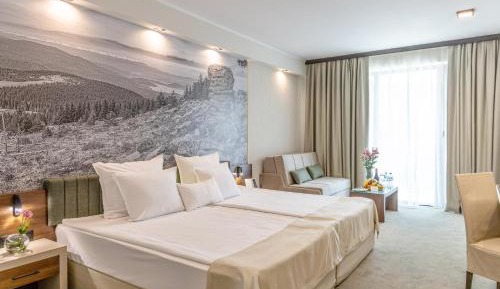 Deluxe Room with Balcony - Free Spa Access