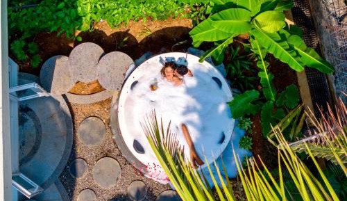 Bulbul – Suite with Jacuzzi and Garden