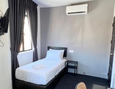 Single Room with Shared Bathroom