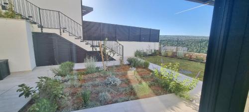 Deluxe One-Bedroom Apartment with Garden View