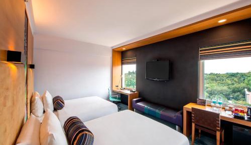 Aloft Room, 2 Queen, City view