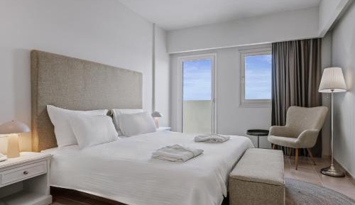 Deluxe Two-Bedroom Apartment with Garden View