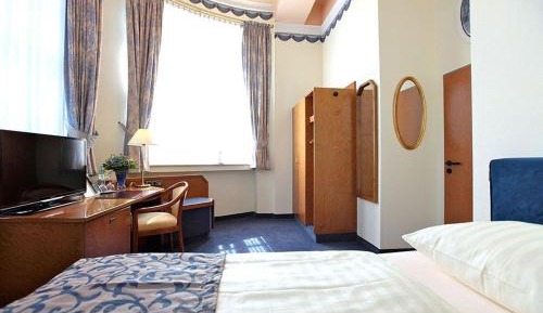Bay Window Single Room 