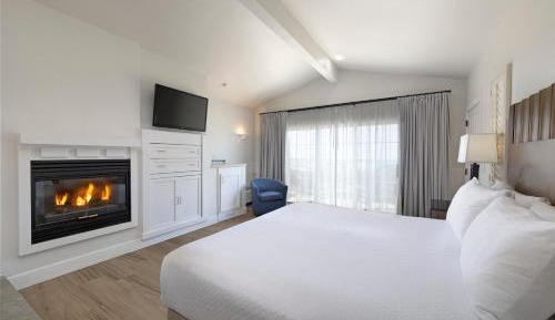 King Room with Spa Bath and Partial View
