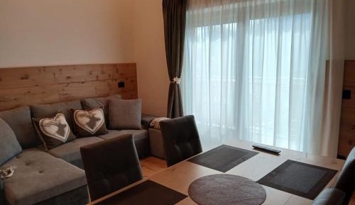 Two-Bedroom Deluxe Apartment with Balcony