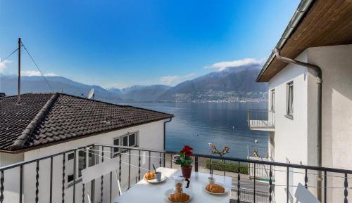 Apartment with Lake View