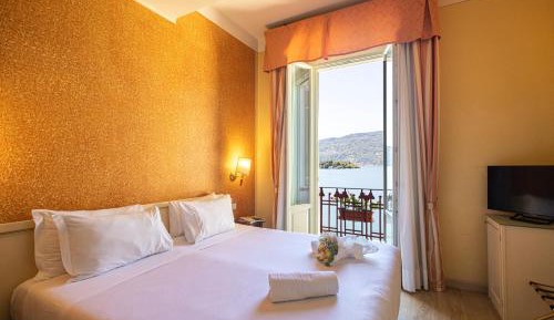 Deluxe Double or Twin Room with Lake View