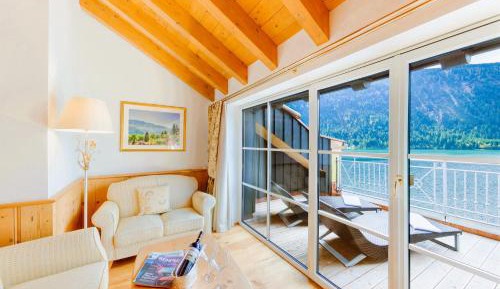Suite with Lake View