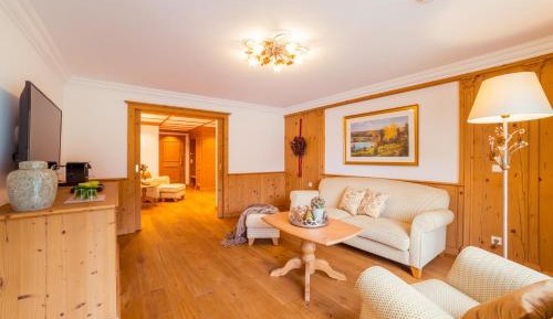 Suite with Lake View