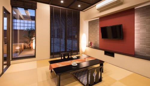 Quadruple Room with Private Bathroom