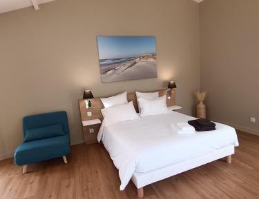 Deluxe Double Room (2 Adults + 1 Child)