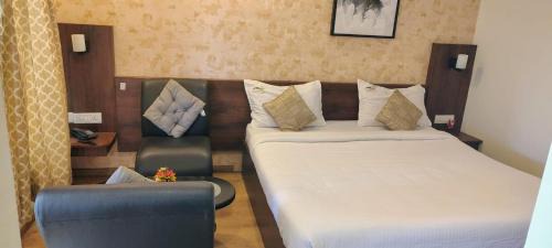 Deluxe Double Room (2 Adults + 1 Child)