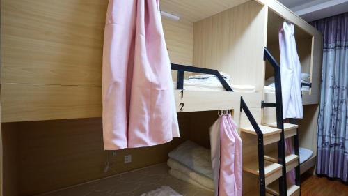 Bed in 6-Bed Male Dormitory Room - Shared Bathroom