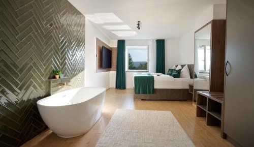 Deluxe Double Room with Bath