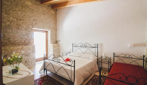 Deluxe Room (2 Adults + 1 Child)