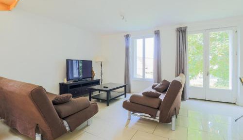 Three-Bedroom Holiday Home 