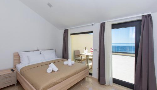 Luxury Three-Bedroom Apartment
