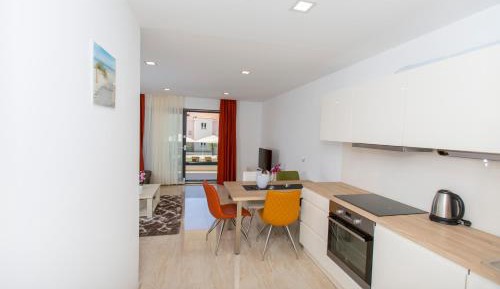 One-Bedroom Apartment with Balcony