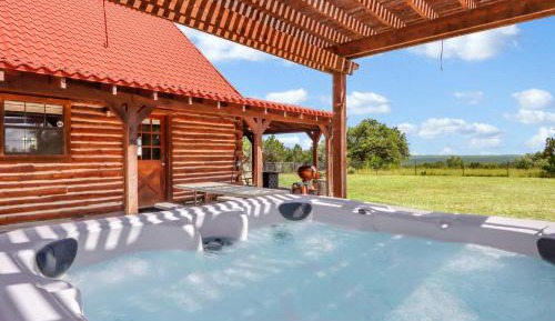 Three-Bedroom Holiday Home 