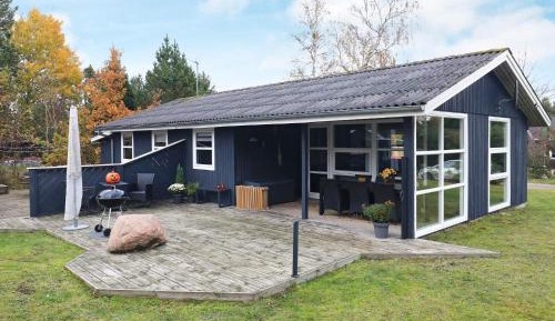 Three-Bedroom Holiday Home 