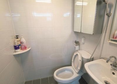 Semi-basement Twin Bedroom