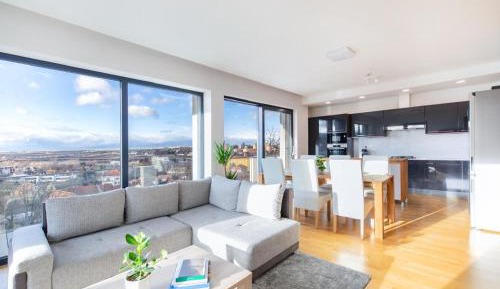 Three-Bedroom Deluxe Apartment
