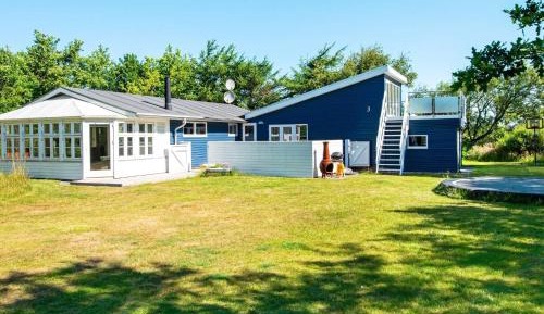 Three-Bedroom Holiday Home 