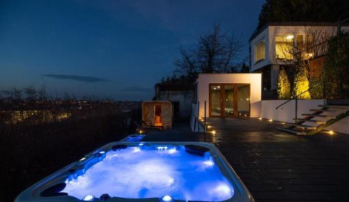 Bungalow with Garden View