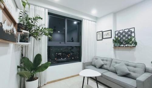 One-Bedroom Apartment with City View