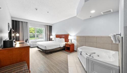 Deluxe Suite with Spa Bath