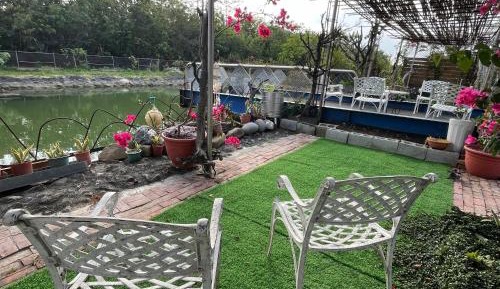 Bungalow with Garden View