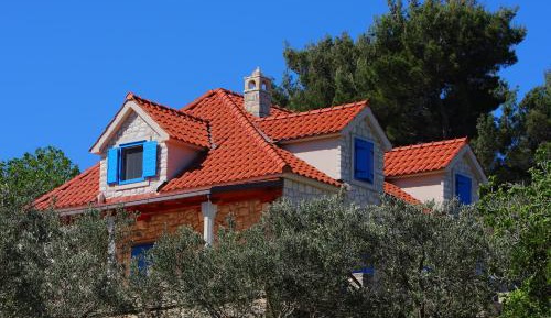 Three-Bedroom House with Terrace and Sea View