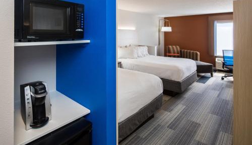 Standard Queen Room with Two Queen Beds - Extra Floor Space