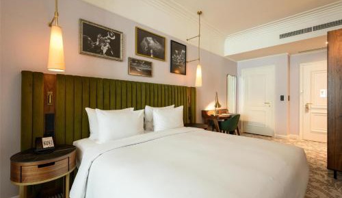 Deluxe King Room - Courtyard