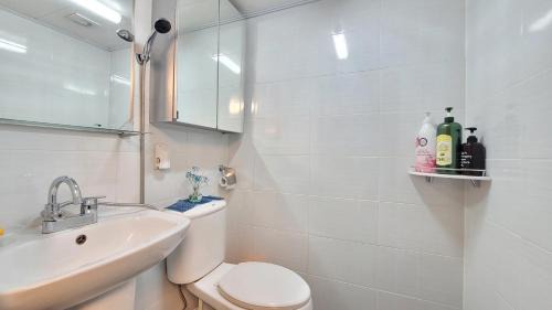 Semi-basement Double Bedroom