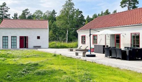 Five-Bedroom Holiday Home