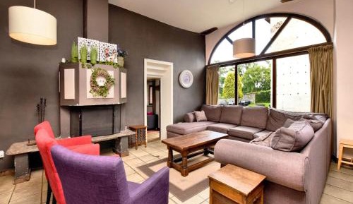 Seven-Bedroom Holiday Home