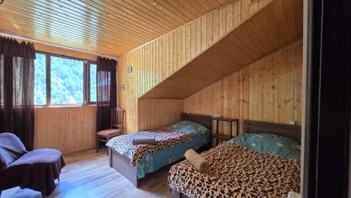 Standard Twin Room with Mountain View