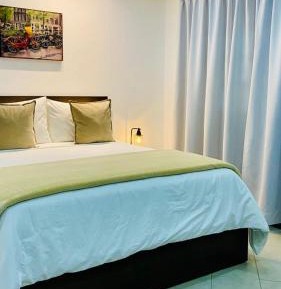 Deluxe Queen Room