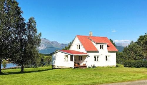 Three-Bedroom Holiday Home 