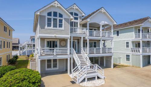 Eight-Bedroom Holiday Home
