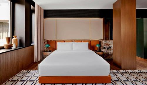 Panoramic King Suite with City View