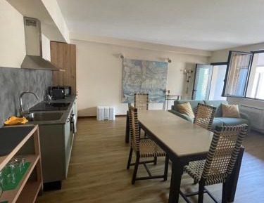 Deluxe One-Bedroom Apartment