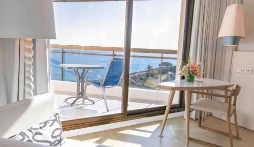 Deluxe Room with Terrace and Sea View
