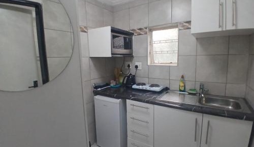 Studio Apartment with Queen Bed