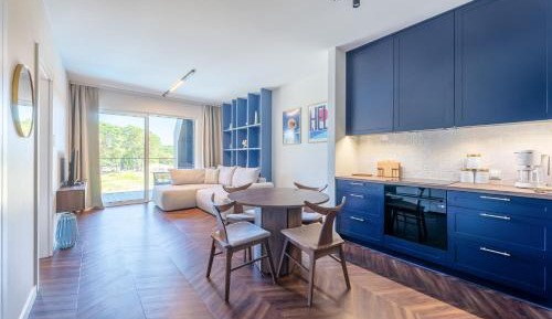 One-Bedroom Apartment with Pool View