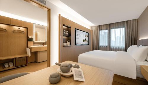 Business Queen Room