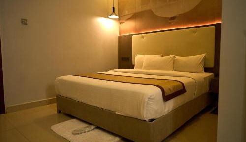 Standard Queen Room